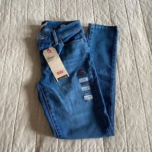NWT Levi’s 711 Skinny Jeans